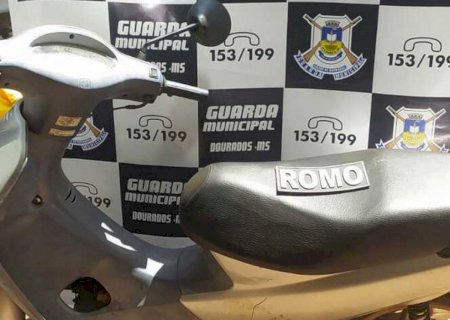 Motociclista foge e GM recupera Biz furtada