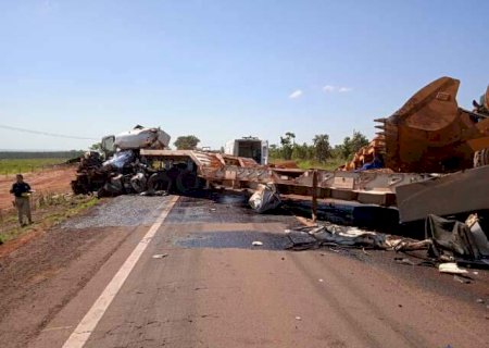 Ap&oacute;s acidente com morte, trecho da BR-262 tem congestionamento de 8 quil&ocirc;metros