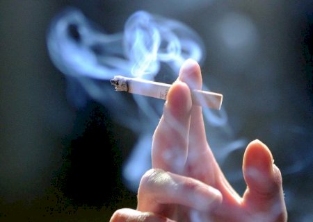 Os cigarros, além de matar mais de 8 milhões de pessoas todos os anos, contribuem para poluição do planeta