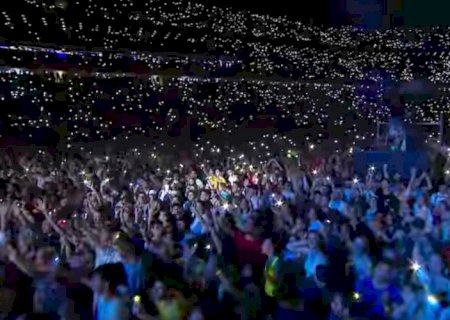 Mais de 40 mil se reúnem para adorar Jesus no estádio nacional da Hungria