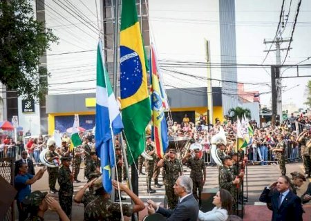 Milhares acompanham desfile cívico após dois anos sem o ato na Capital