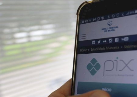Pagamentos por Pix crescem e movimentam quase R$ 77 trilhões, diz BC