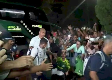 Com festa da torcida, Palmeiras chega a Brasília para decisão da Supercopa; veja os relacionados