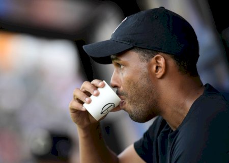 Fernando Lázaro já passou o pai em jogos e supera até Tite em aproveitamento no Corinthians