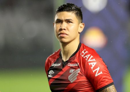 Nico Hernández chega a Porto Alegre para realizar exames e assinar contrato com o Inter
