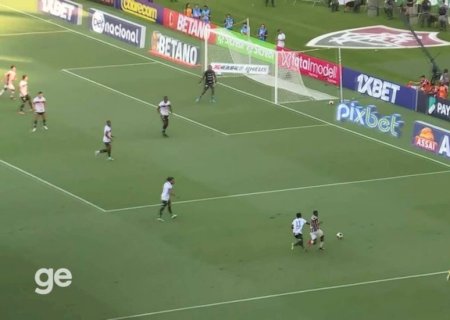 Diniz despista sobre posição de Marcelo no Fluminense e exalta atuação: "Melhor do ano"