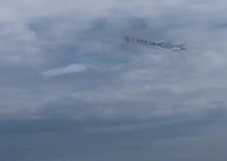 Torcedores do Palmeiras provocam Flamengo com faixa em avião nas praias do Rio: "Vice de novo"