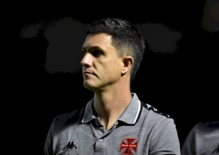 Barbieri vê Vasco em nível altíssimo e valoriza ajuda de Abel Braga: "Mais do que competente"