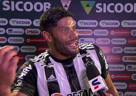 Hulk pede desculpas a árbitro em vitória do Atlético-MG e explica cartão amarelo; veja lance