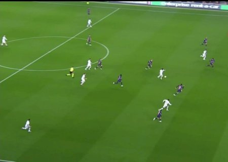 Raphinha xinga Xavi ao ser substituído no Barcelona: "É normal ter raiva", diz técnico