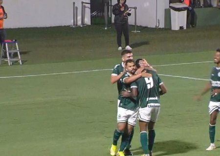 Gabriel Novaes marca dois na estreia pelo Goiás, mas sai de âmbulância e é levado ao hospital