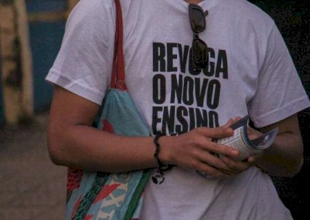 Estudantes fazem manifestação para revogação do Novo Ensino Médio