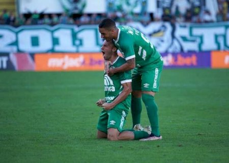 Jogando em casa, Chapecoense marca três gols e vence Londrina pela Série B