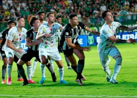 De virada, Goiás vence líder Botafogo por 2 a 1 pelo Brasileirão