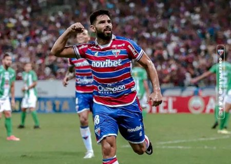 Jogando em casa, Fortaleza goleia Estudiantes e segue isolado na liderança