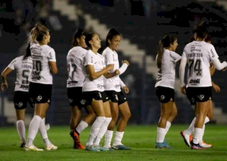 Corinthians goleia Flamengo e se mantém na liderança no Feminino A1