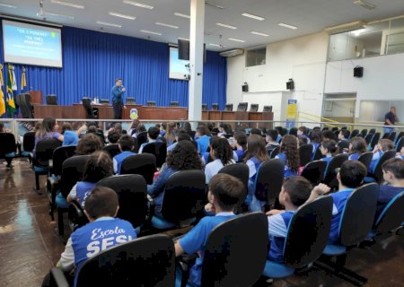 Tenente Nantes palestra  para estudantes na câmara municipal de Dourados-MS