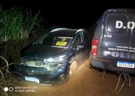 Carro roubado no Rio de Janeiro é recuperado pelo DOF em Iguatemi