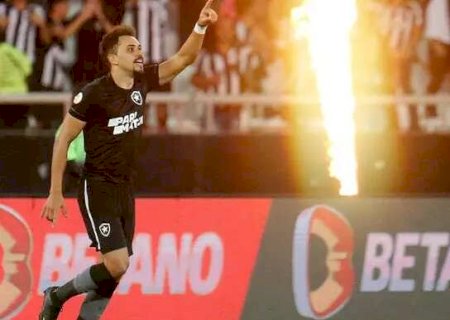 Botafogo vence Bragantino e amplia liderança no Brasileirão