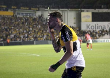 Com pênalti no fim, Criciúma bate Vila Nova e se mantém no G4 da Série B