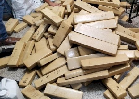 Adolescente é detido na BR-163 com porta malas lotado de maconha