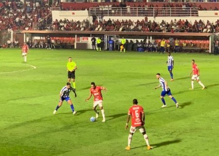Vila Nova empata com Avaí e fica de fora do G4 na Série B