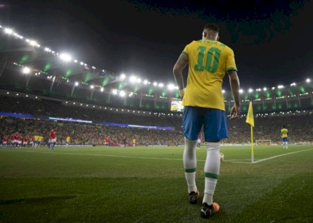 Neymar tem lesão no joelho e passará por cirurgia