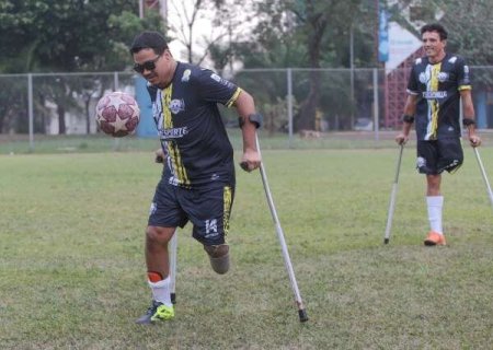 Times de amputados e surdos mostram que futebol é para todos