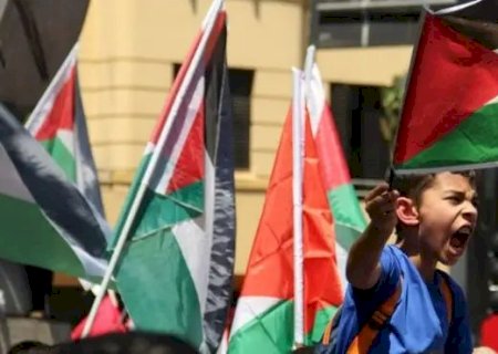 Brasil: Extrema esquerda queima bandeira de Israel, e parabeniza terroristas do Hamas