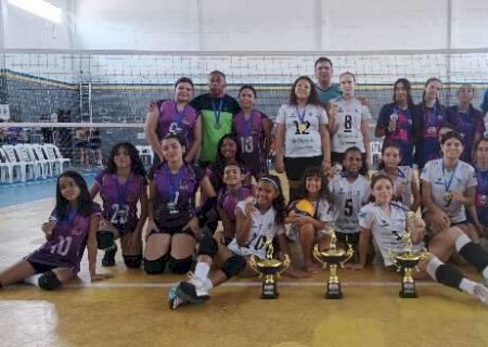 Escola Estadual Arlindo Andrade Gomes conquista título em Festival de Vôlei
