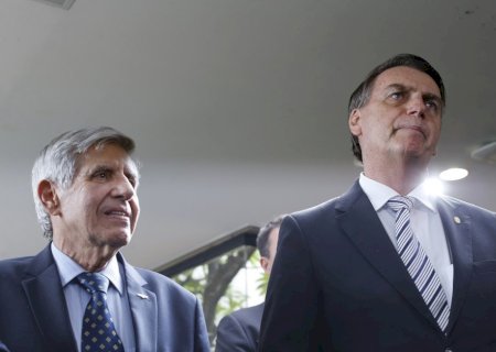 Além de Bolsonaro, Braga Netto e Augusto Heleno ficam em silêncio em depoimento à PF