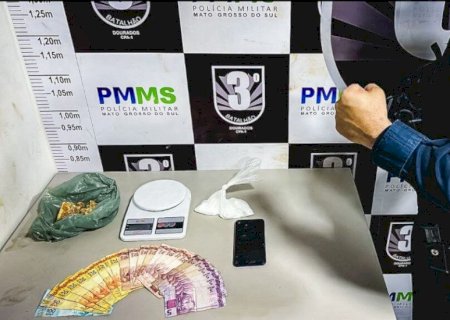 Homens são presos vendendo drogas em frente a escola de Dourados