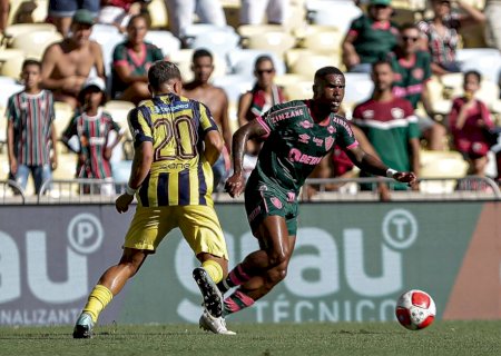 Fluminense vence e reassume a liderança do Carioca