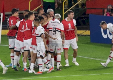 São Paulo vence Barcelona-EQU por 2 a 0 na estreia de Zubeldía