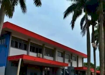 Bala perdida atinge coxa de mulher em residencial de Dourados