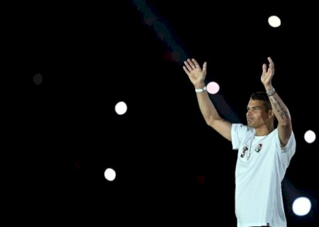 Torcida do Fluminense lota Maracanã para dar boas-vindas a Thiago Silva