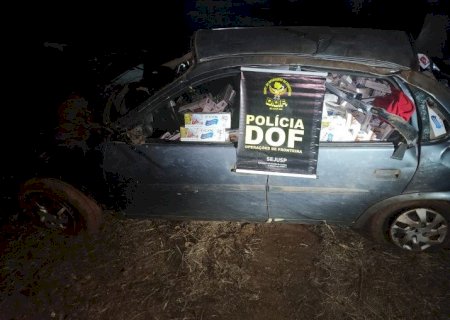 Condutor capota Corsa lotado de cigarro contrabandeado na MS-164