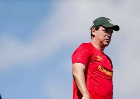 Diniz não resiste a derrota para o Flamengo e deixa o comando do Fluminense