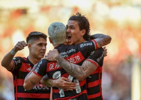 Flamengo aproveita tropeço de rivais e assume a liderança do Brasileirão