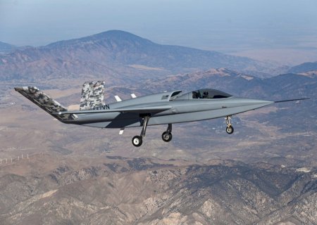 Novo protótipo de caça autônomo multimissão realiza primeiro voo