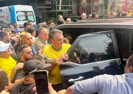 Bolsonaro defende anistia, critica Lula e lamenta 'farsa do 8 de janeiro'