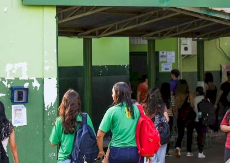 Estado amplia bolsas para estudantes que recebem R$ 1,4 mil