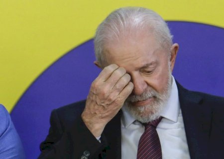 Governo faz 2 anos com dólar em alta e desaprovação recorde