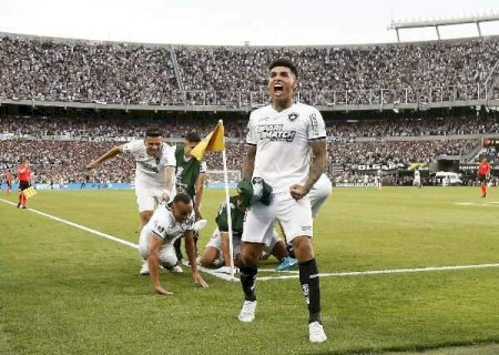 Botafogo visita Inter fazendo contas para conquistar Brasileirão nesta noite