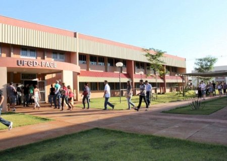 Seguem abertas inscrições de concurso para técnico administrativo da UFGD; salários chegam a R$ 5,5 mil
