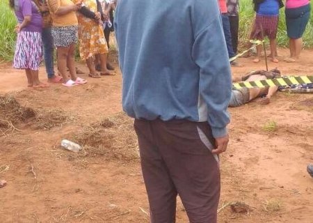Jovem &eacute; brutalmente morto com pauladas e 15 facadas durante bebedeira