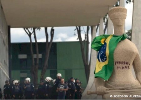STF suspende julgamento de mulher que pichou estátua e tentou golpe