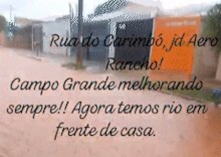 Chuva deixa rua alagada e morador ironiza &lsquo;temos rio em frente de casa&rsquo;