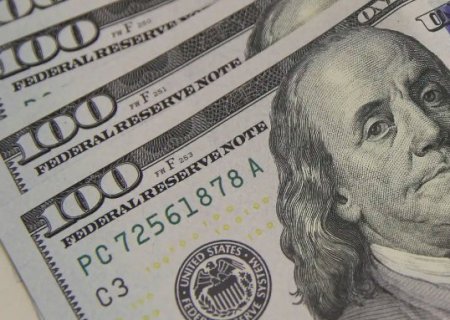 D&oacute;lar &agrave; vista fecha a R$ 5,64 na 7&ordf; queda seguida