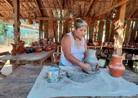Com 49 anos de m&atilde;os dadas com a cer&acirc;mica, Rosenir ser&aacute; homenageada
